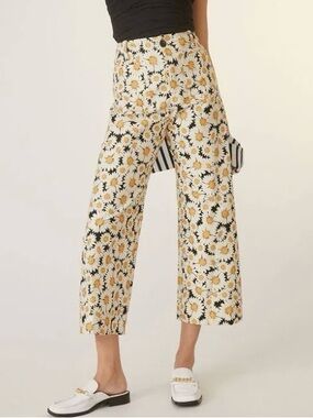Anthropologie Daisy-Print Wide Crop Pants in Yellow and White
